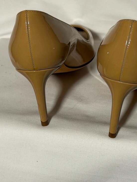 Stuart Weitzman Nude/Beige Patent Leather Power Pumps - Picture 7 of 9